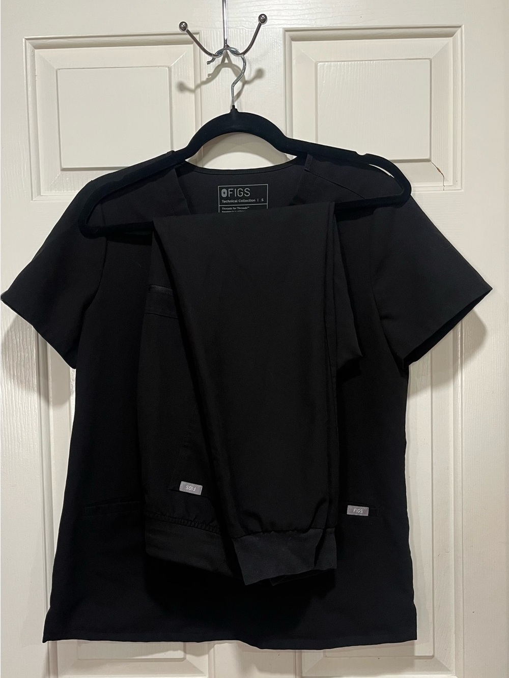 FIGS Casma Womens Black Top & Zamora Joggers in size SMALL
